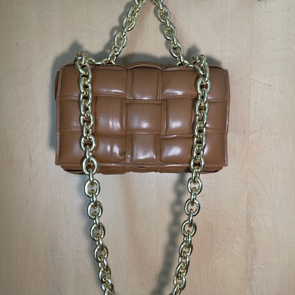 Elegant Tan Chain Shoulder Bag - Picture 1 of 4